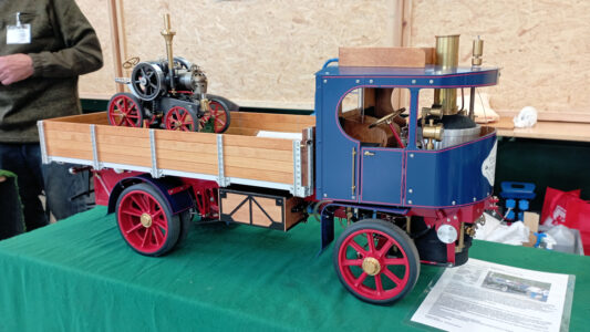 Hingucker - Dampf getriebenes Fahrzeug