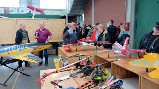 Interessierte Besucher