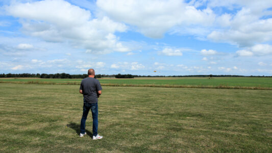Niels beim Heli Fliegen
