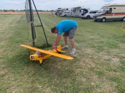 Karsten macht seine Piper flugbereit
