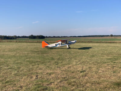 Die Schleppmaschine steht bereit