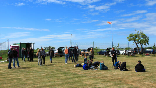 Die angehenden Modellflieger mit ihrem AG Leiter